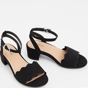 TORRID BLACK FAUX SUEDE SCALLOPED LOW BLOCK HEEL SIZE 10 WIDE